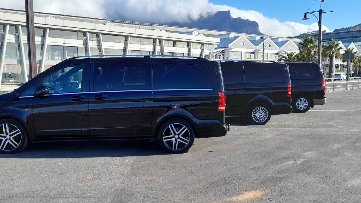 10 Hour Luxury Chauffeur Drive in Cape Town (6 Seater)